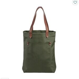 LAST CHANCE!! Get it before it’s GONE!! 👋❤️ 
General Store tote